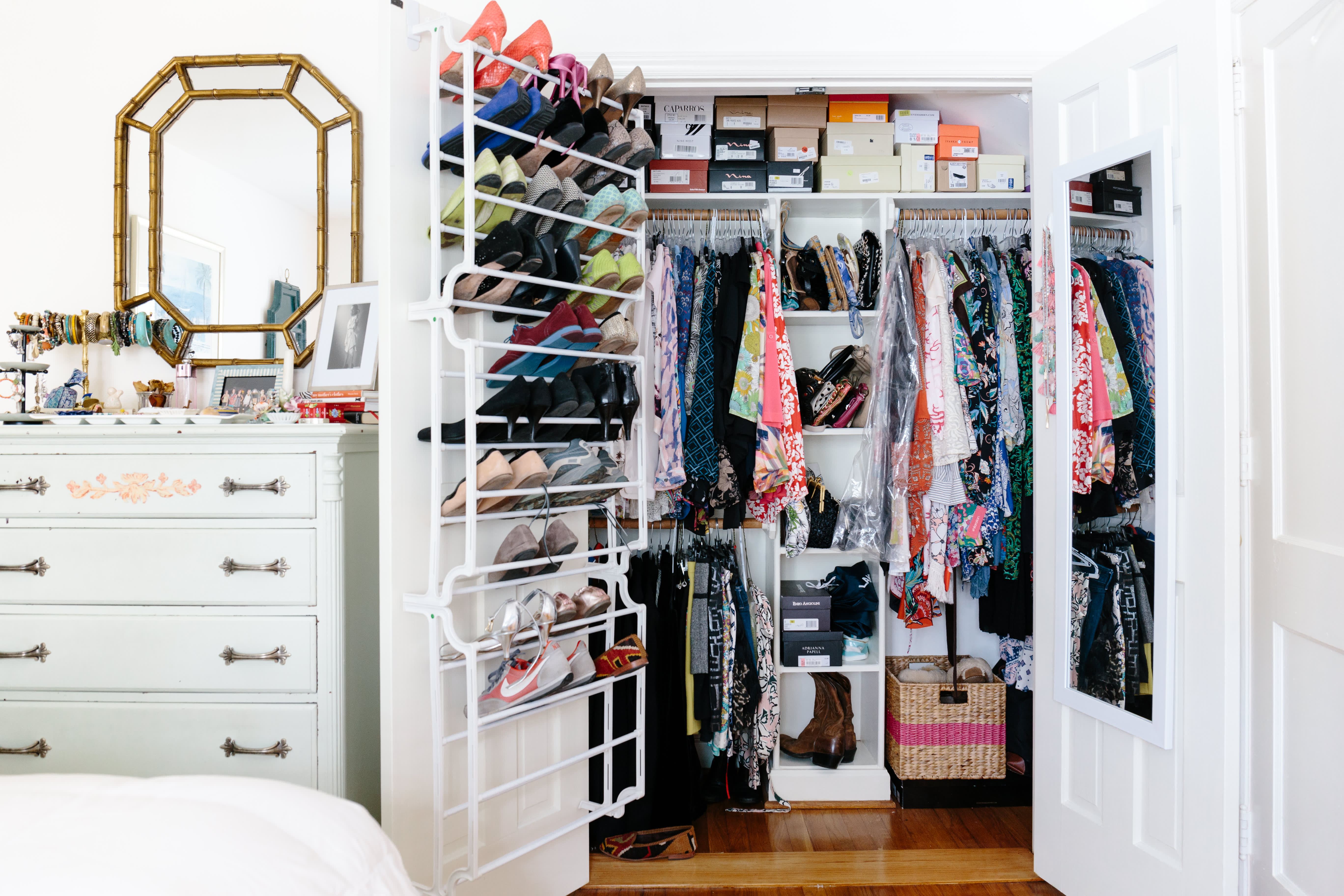 Small closet outlet shelving